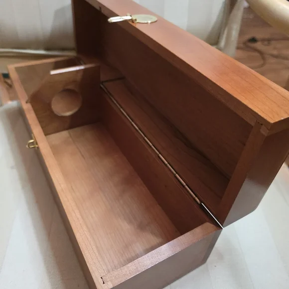 CRISTAL ROSE LOUIS ROEDERER RARE HANDMAID CHAMPAGNE BOX REIMS FRANCE Ex Cond - Picture 13 of 15